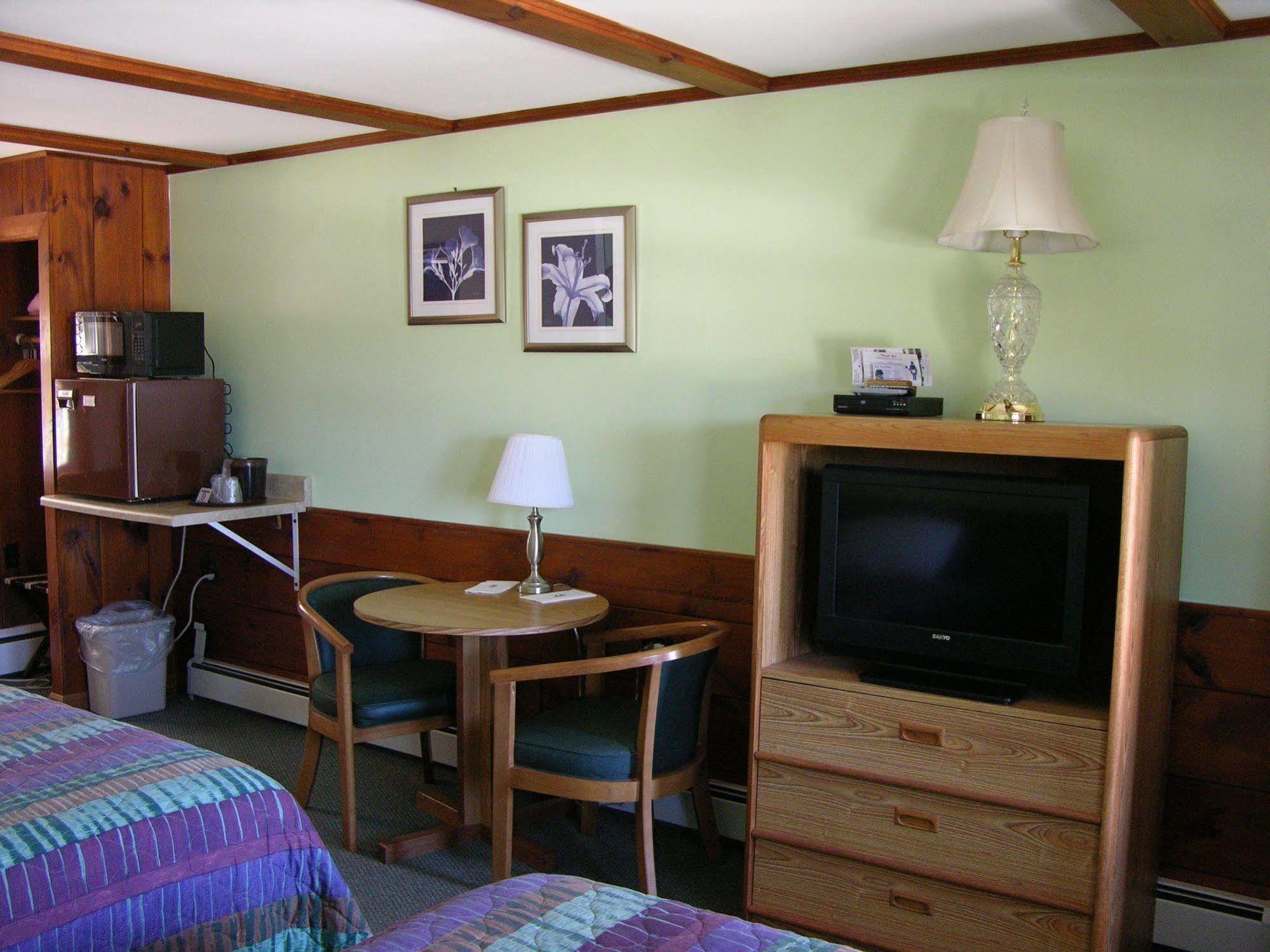 Bay Top Motel Weirs Beach Exterior photo